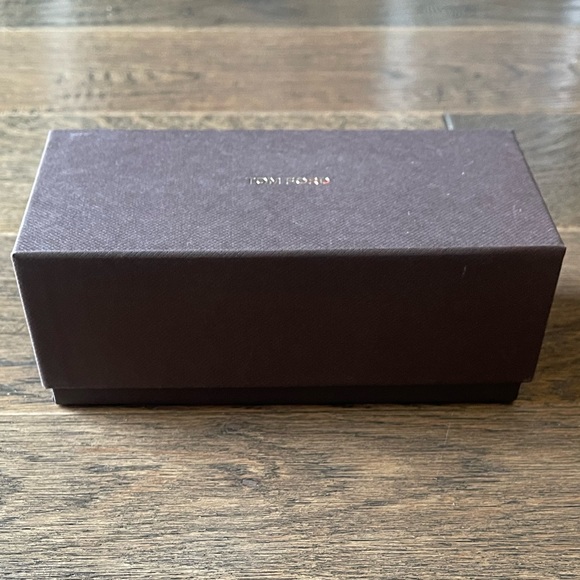 TOM FORD WALLACE CAT EYE SUNGLASSES - Picture 10 of 10